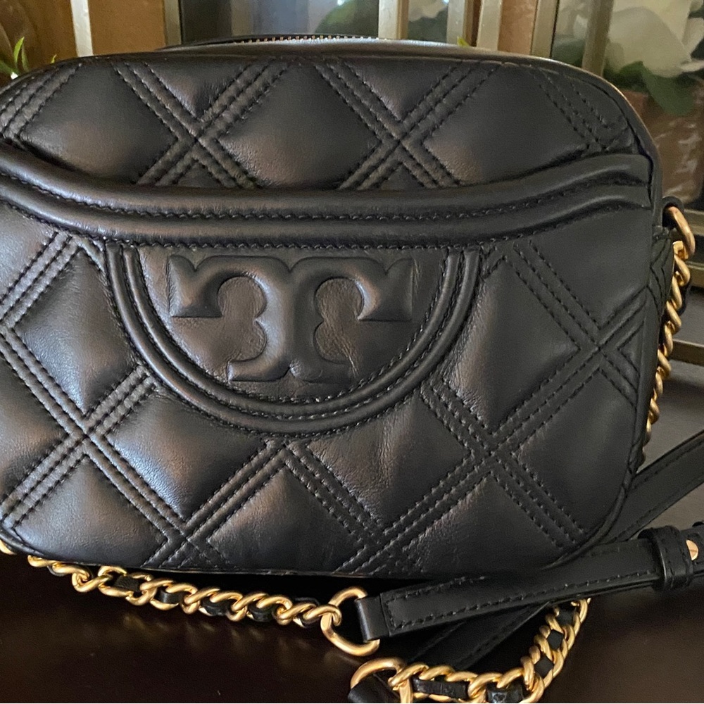 Tory burch fleming camera